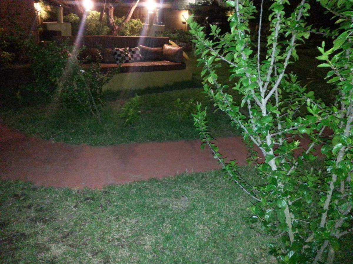Golden Lilies Hotel Kokrobite Exterior photo